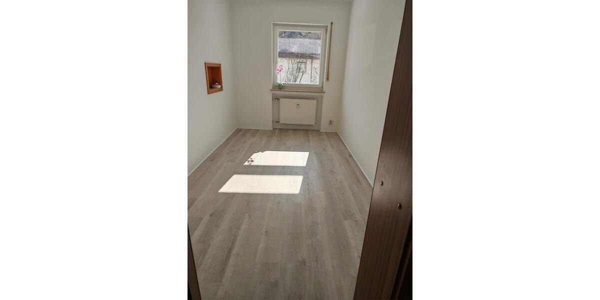 Etagenwohnung Uttenreuth - 3 Zimmer, 89 m&sup2;, 1.200&euro; | Angebot:25350349