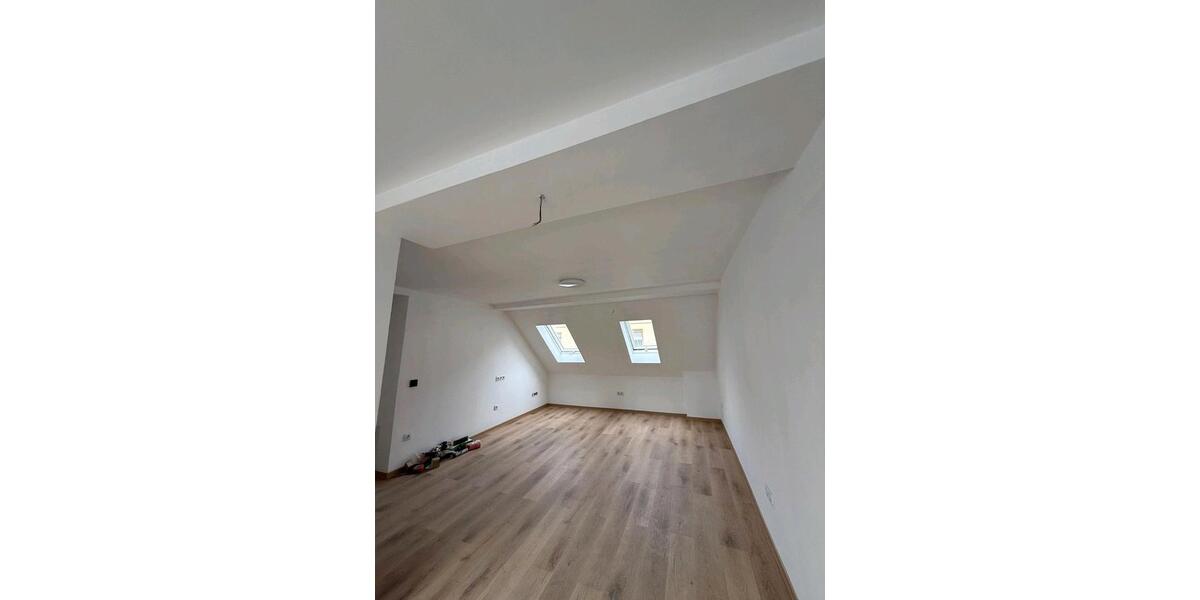 Dachgeschoßwohnung Nürnberg Eberhardshof - 3 Zimmer, 55 m&sup2;, 900&euro; | Angebot:26560528