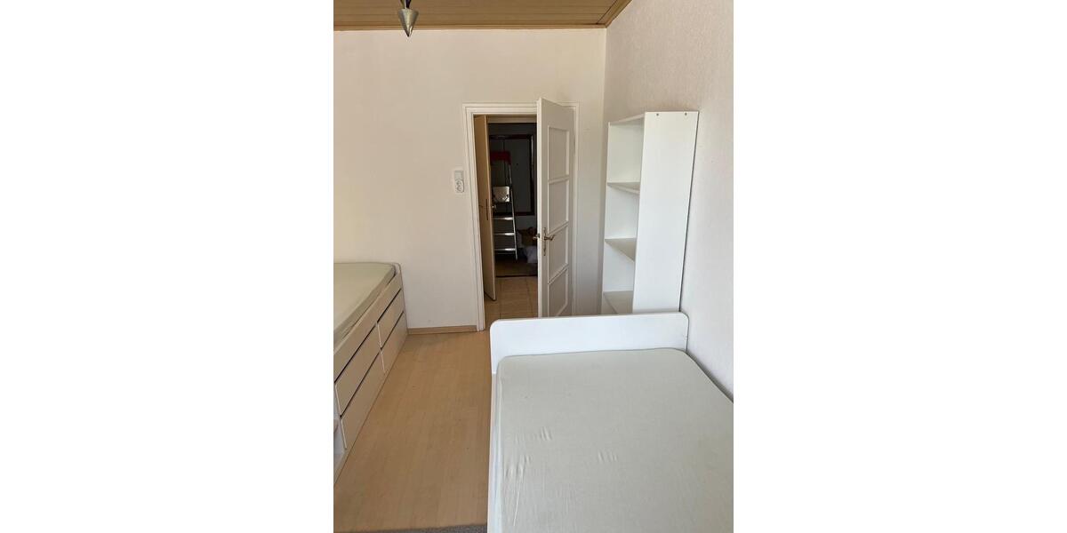Etagenwohnung Nürnberg Gleißhammer - 4 Zimmer, 90 m&sup2;, 360&euro; | Angebot:25983263