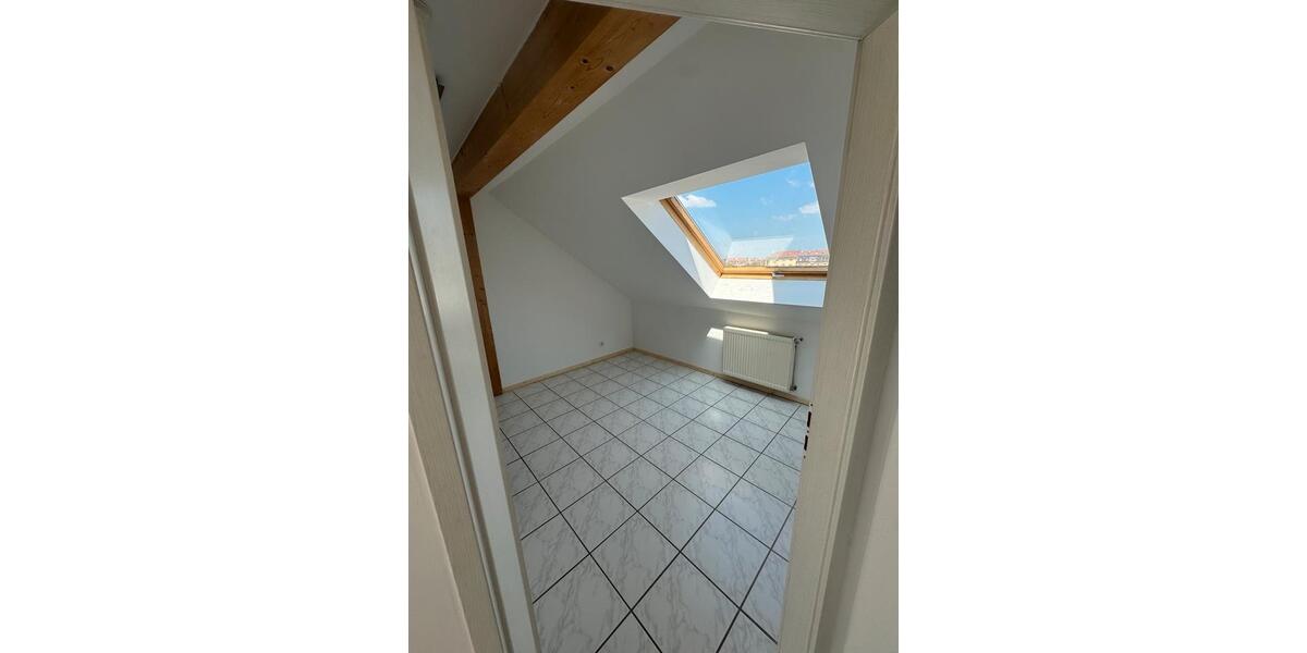 Dachgeschoßwohnung Nürnberg Sankt Leonhard - 2 Zimmer, 42 m&sup2;, 140.000&euro; | Angebot:24378998