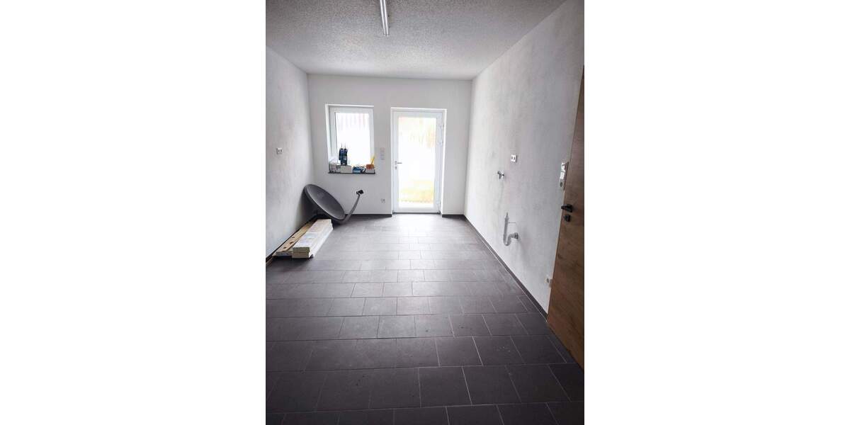 Einfamilienhaus Igensdorf Pettensiedel - 1 Zimmer, 240 m&sup2;, 2.200&euro; | Angebot:25770176