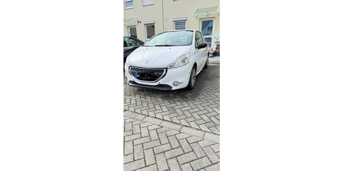 Peugeot 208 42.000 km 7.050 &euro; Nürnberg 90482