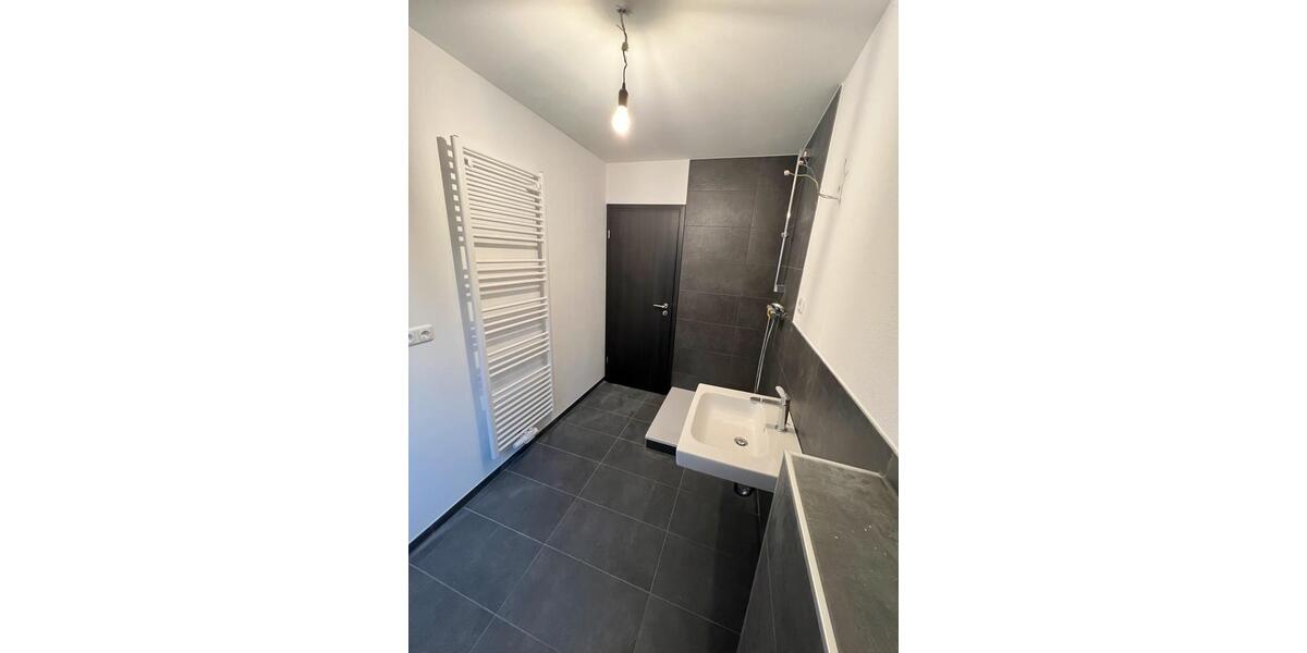 Einfamilienhaus Wiesenthau - 6 Zimmer, 180 m&sup2;, 1.600&euro; | Angebot:25859620