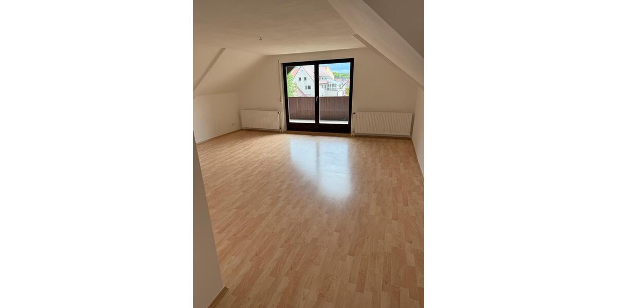 Dachgeschoßwohnung Veitsbronn - 3.5 Zimmer, 91 m&sup2;, 1.250&euro; | Angebot:26614884