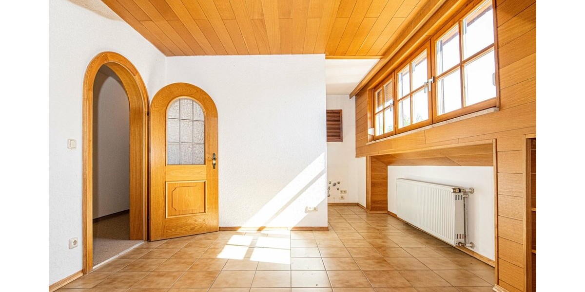 Charmantes Zweifamilienhaus mit drei Garagen und großem Garten - Zweifamilienhaus Kötzting | Angebot:24605834