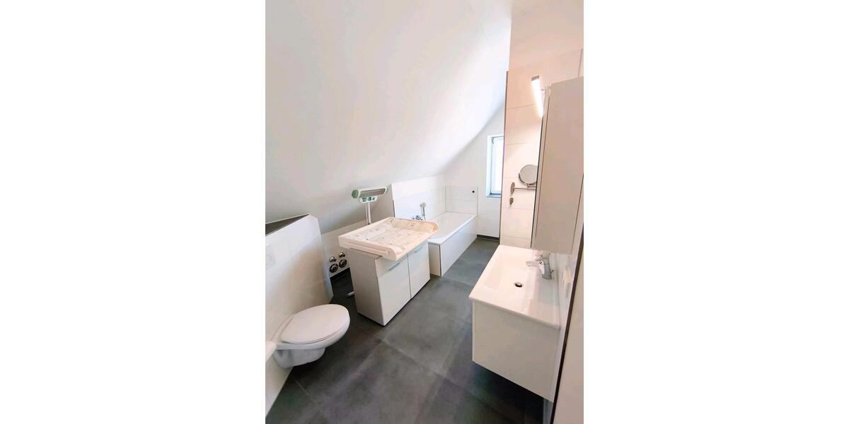 Dachgeschoßwohnung Aurachtal - 3.5 Zimmer, 73 m&sup2;, 900&euro; | Angebot:25289075