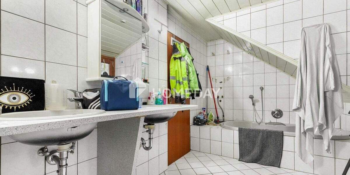 Mehrfamilienhaus, Wohnhaus Hagenbüchach - 5 Zimmer, 135 m&sup2;, 454.000&euro; | Angebot:25773248