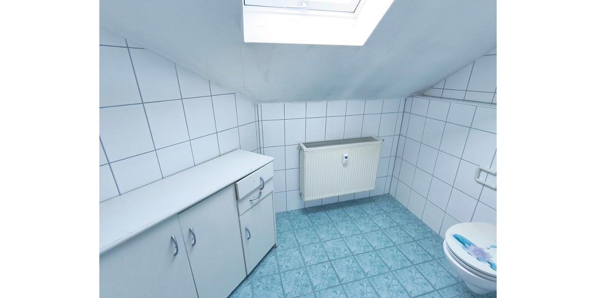 2 Zi. Wohnung im Dachgeschoss mit Stellplatz - Etagenwohnung Adelsdorf | Angebot:27541175