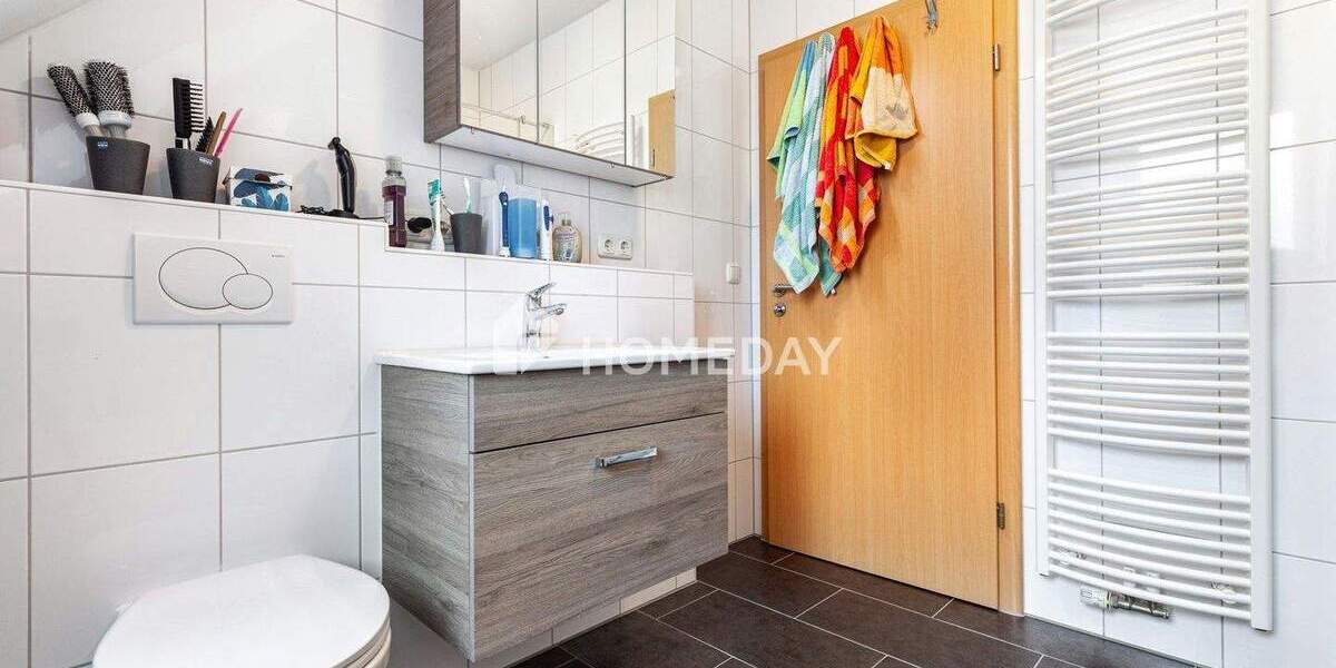 Doppelhaushälfte Erlangen Büchenbach - 8 Zimmer, 111 m&sup2;, 700.000&euro; | Angebot:25737636