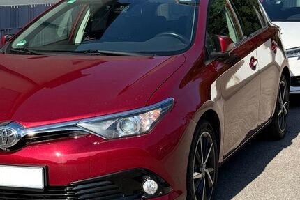 Toyota Auris 97.777 km 12.400 &euro; Nürnberg 90491
