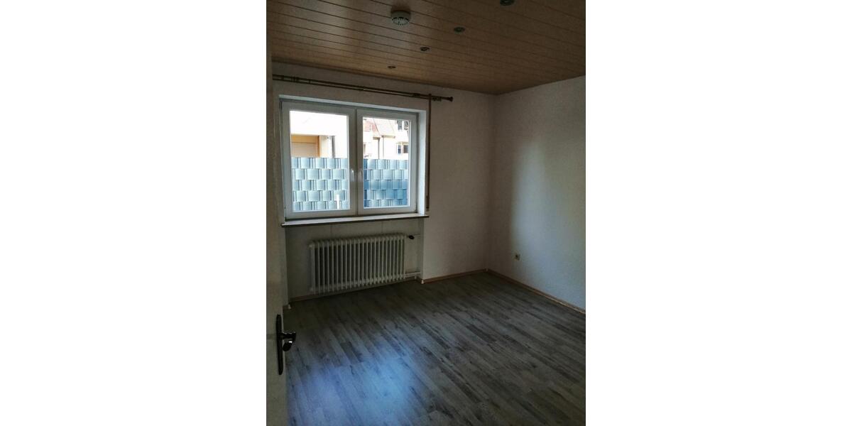 Erdgeschoßwohnung Langenzenn - 4 Zimmer, 106 m&sup2;, 900&euro; | Angebot:25332301