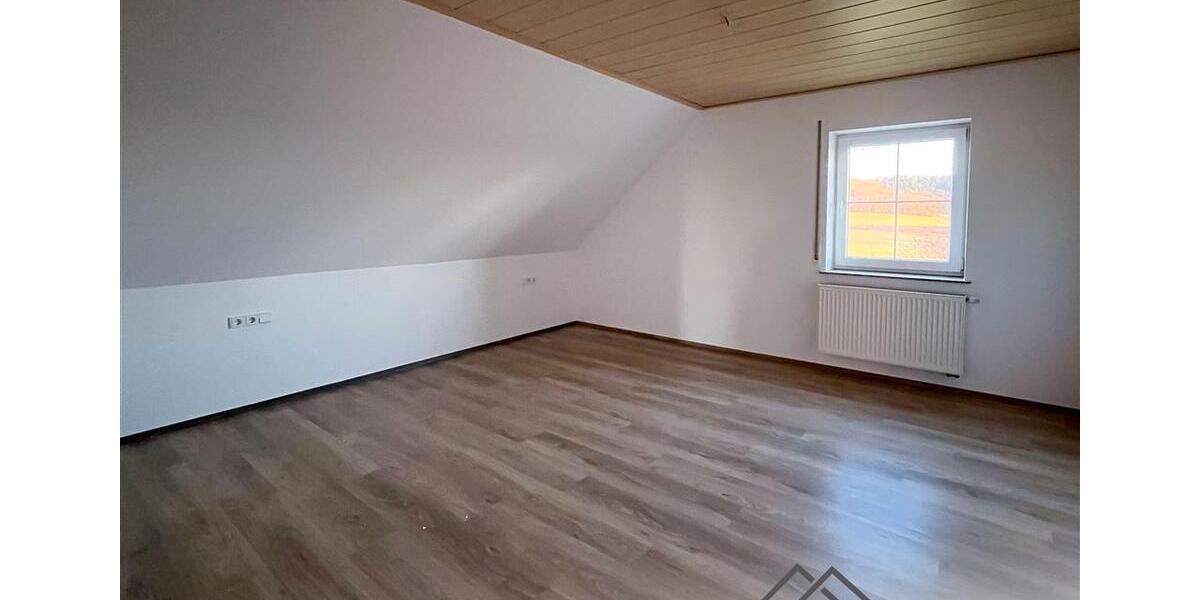 Dachgeschoßwohnung Neustadt an der Aisch - 3.5 Zimmer, 125 m&sup2;, 990&euro; | Angebot:25869150