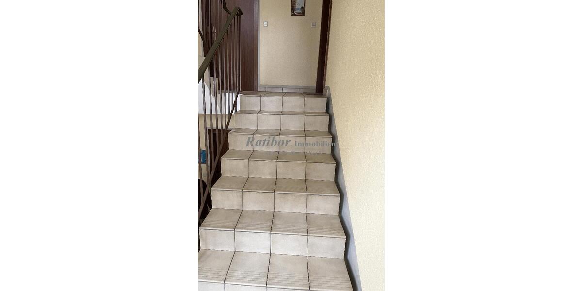 Gut vermietete 2 Zimmer-Mansardenwohnung mit Loggia und Stellplatz in ruhiger Wohnlage RH-Nord - Dachgeschoßwohnung Roth | Angebot:26998520