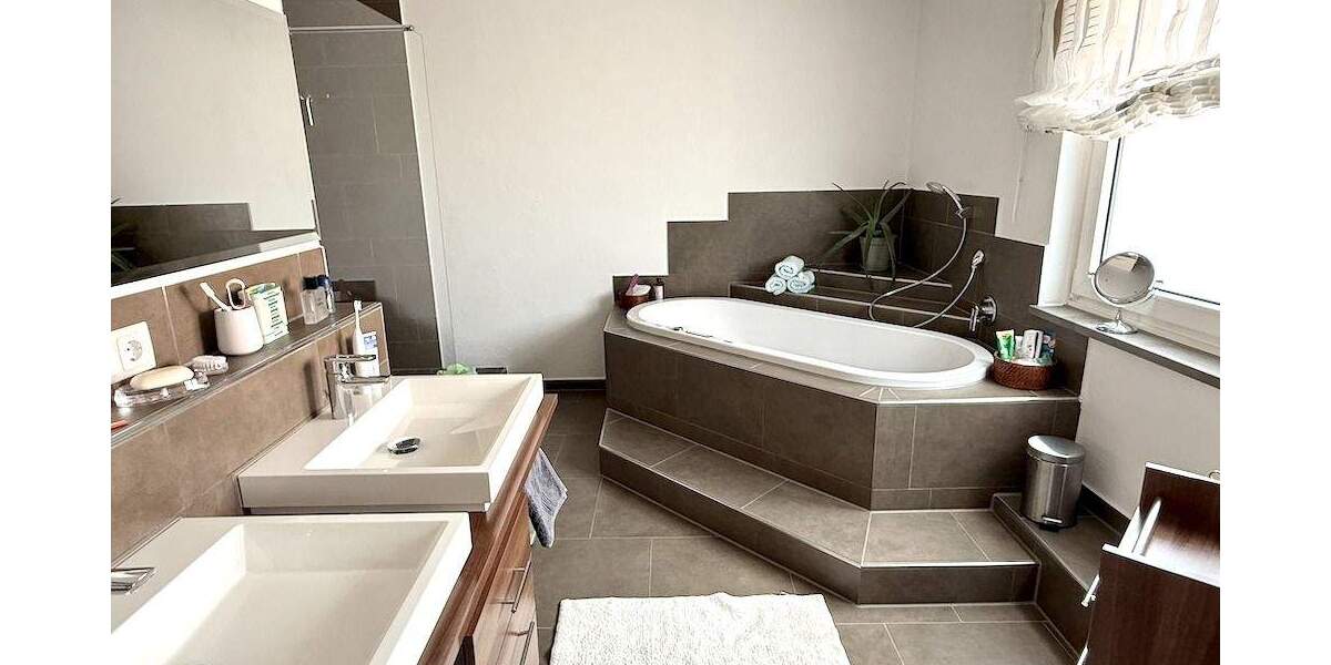 Doppelhaushälfte Neuendettelsau - 5 Zimmer, 173 m&sup2;, 520.000&euro; | Angebot:25744761