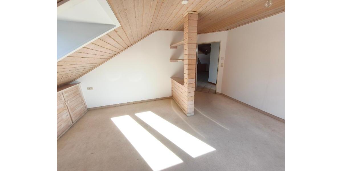 3 Zi. DG Wohnung mit Küche, Gartenmitbenutzung und Stellplatz - Etagenwohnung Weisendorf | Angebot:27651233