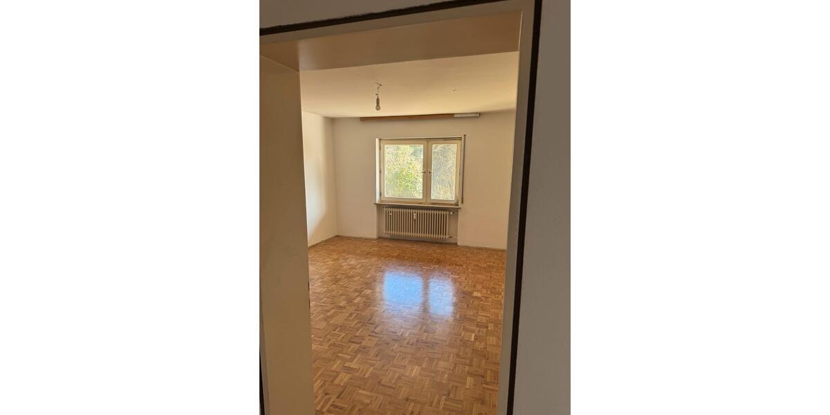 Hochparterre Röttenbach - 4 Zimmer, 142 m&sup2;, 1.390&euro; | Angebot:25922036