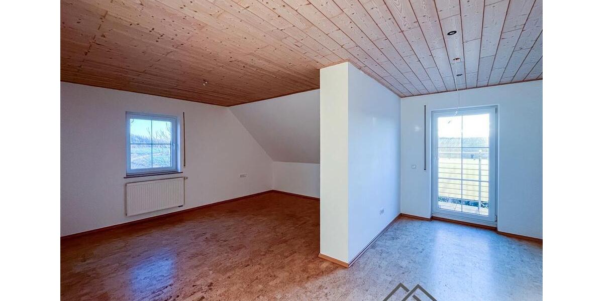 Dachgeschoßwohnung Neustadt an der Aisch - 3.5 Zimmer, 125 m&sup2;, 1.175&euro; | Angebot:25869150