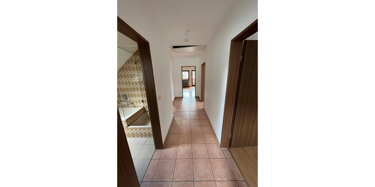 Dachgeschoßwohnung Röthenbach an der Pegnitz - 3 Zimmer, 88 m&sup2;, 900&euro; | Angebot:26492899