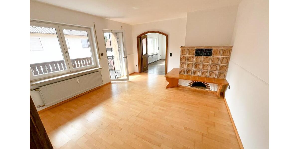 Etagenwohnung Pyrbaum - 5 Zimmer, 123 m&sup2;, 990&euro; | Angebot:25859935