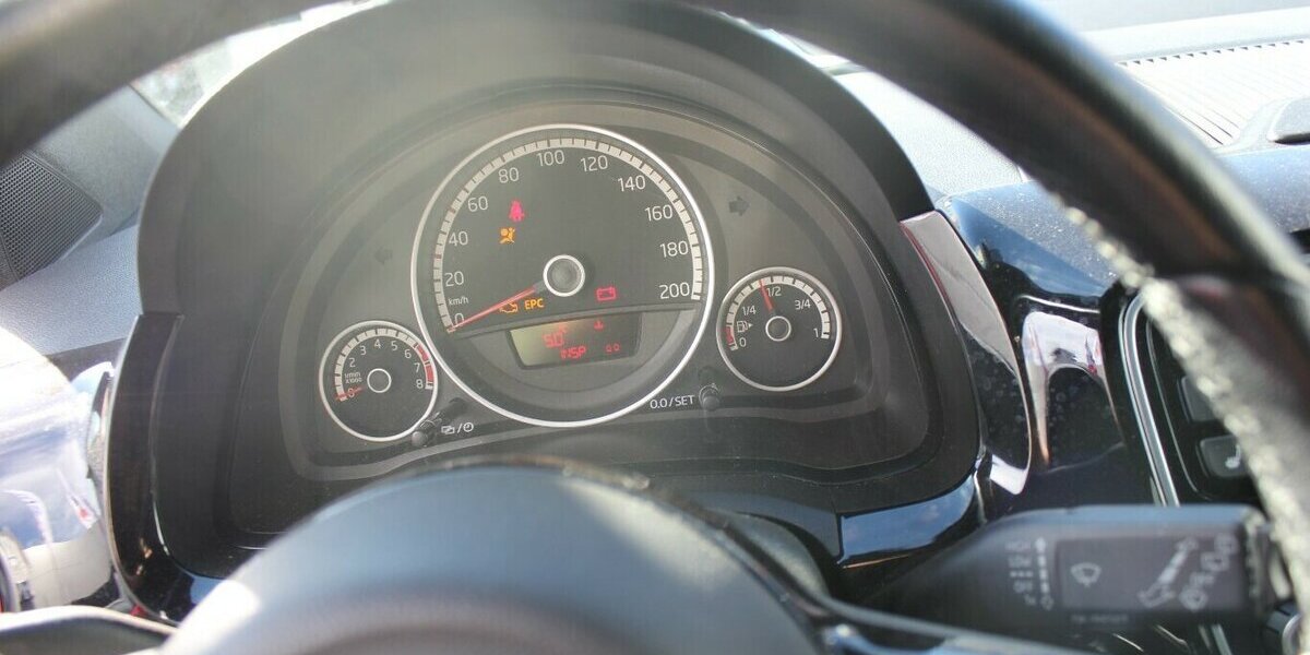 VW up! colour 57.931 km 8.990 &euro; Fürth 90763