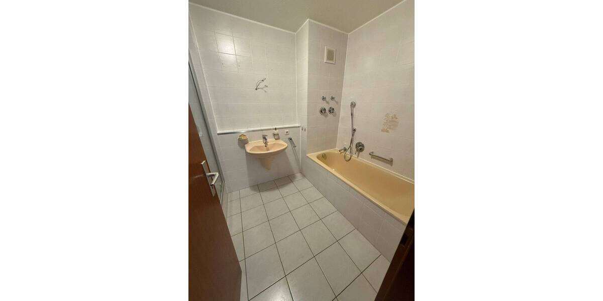 Etagenwohnung Nürnberg Großreuth b Schweinau - 3 Zimmer, 83 m&sup2;, 1.100&euro; | Angebot:25971192